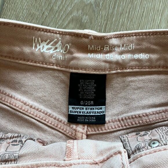 Mid-Rise Shorts | size  0 or 25R - Picture 3 of 5